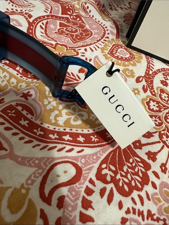 Gucci Blue Unisex Watch with Red Accent main image 5